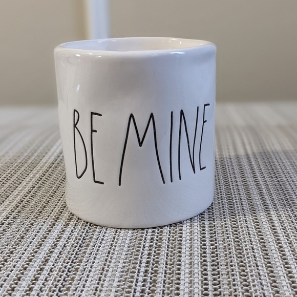 Be Mine Rae Dunn Sweet Pea Candle NWT - Picture 8 of 9